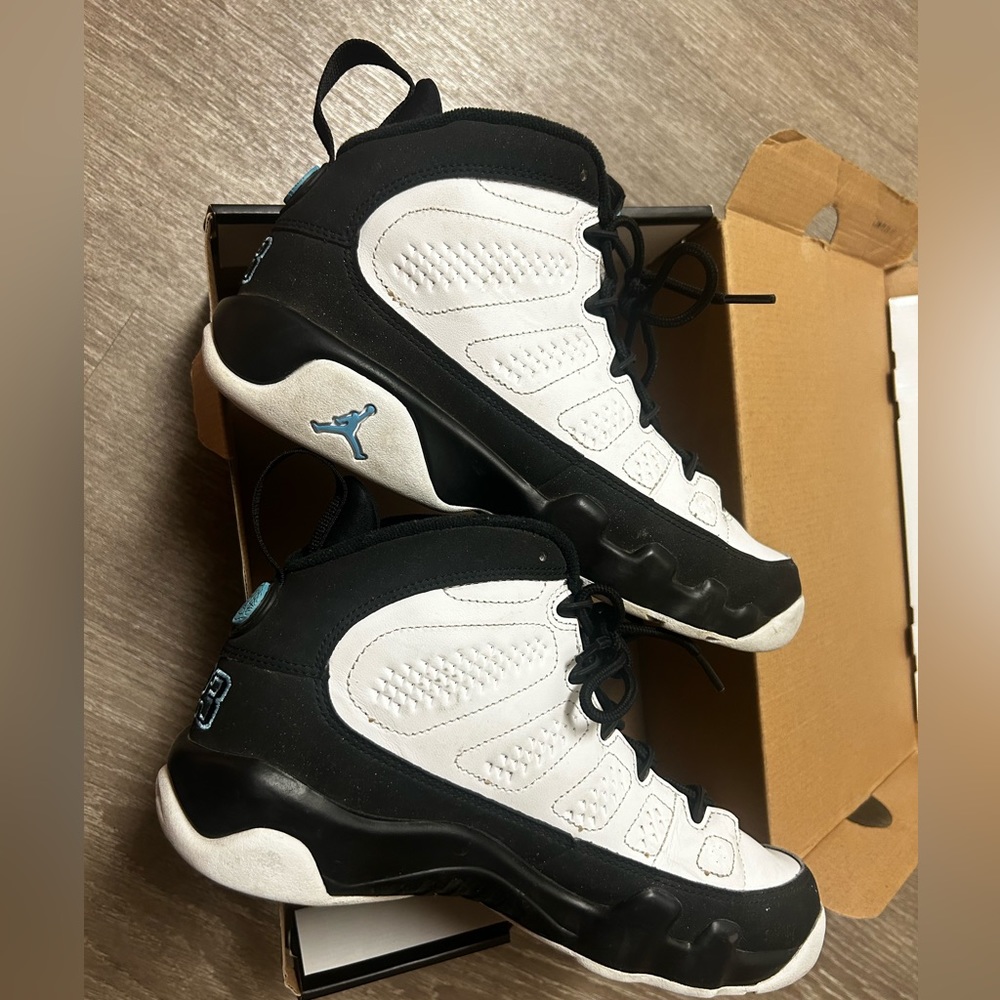 Very Good Worn Condition - Jordan 9 Retro
University Blue/Black (GS) - Size 6.5
